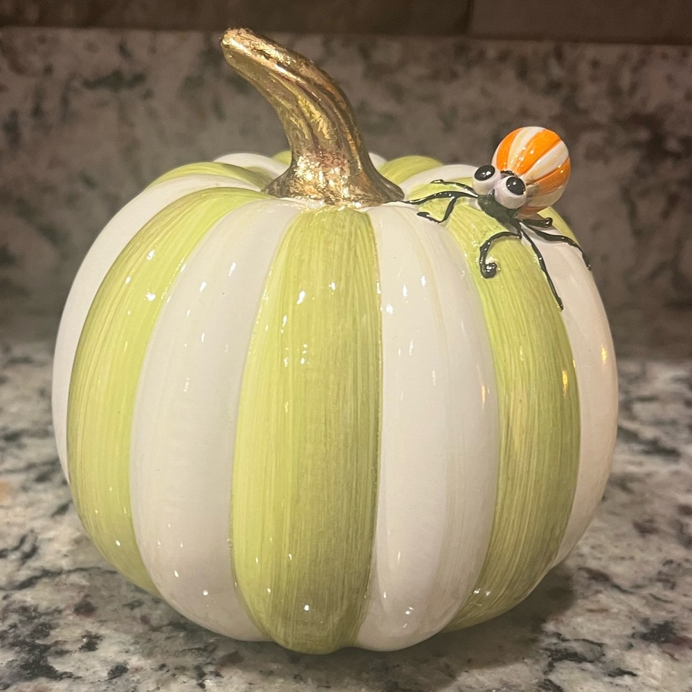 MacKenzie-Childs Fergal's Friend Spider
on Mini Moss Pumpkin. New in box! - Picture 3 of 10